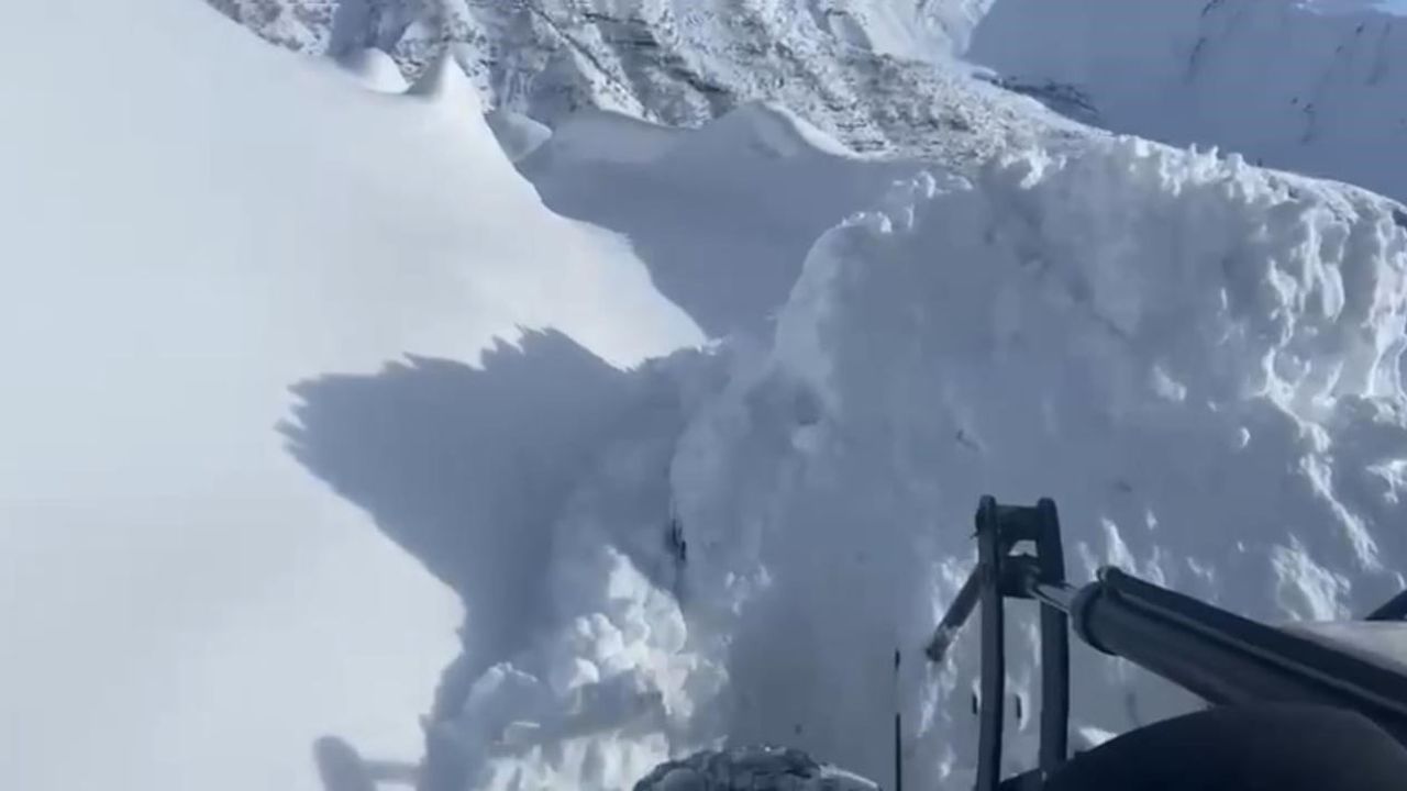 Şırnak’ta İl Özel İdare Ekipleri Karla Mücadeleyi Sürdürüyor