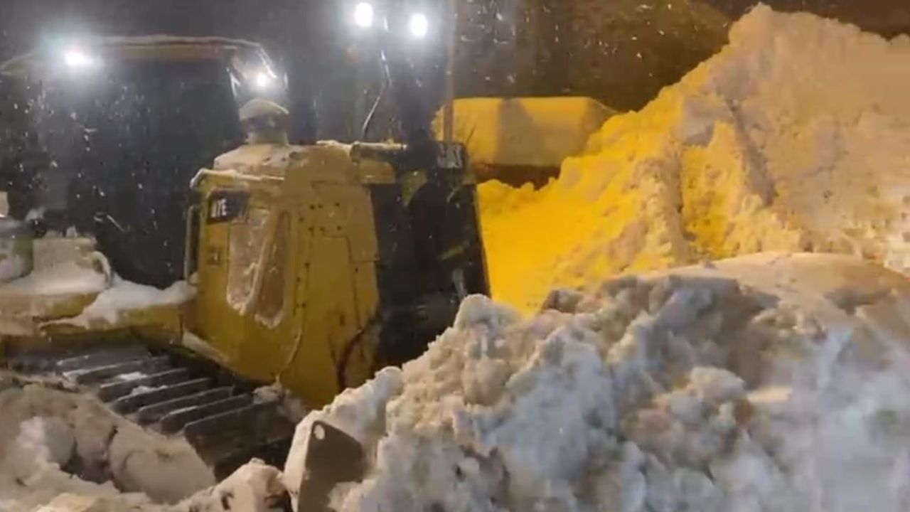 Şırnak’ta kar 2 metreyi aştı — Beytüşşebap'ta yaşam durdu