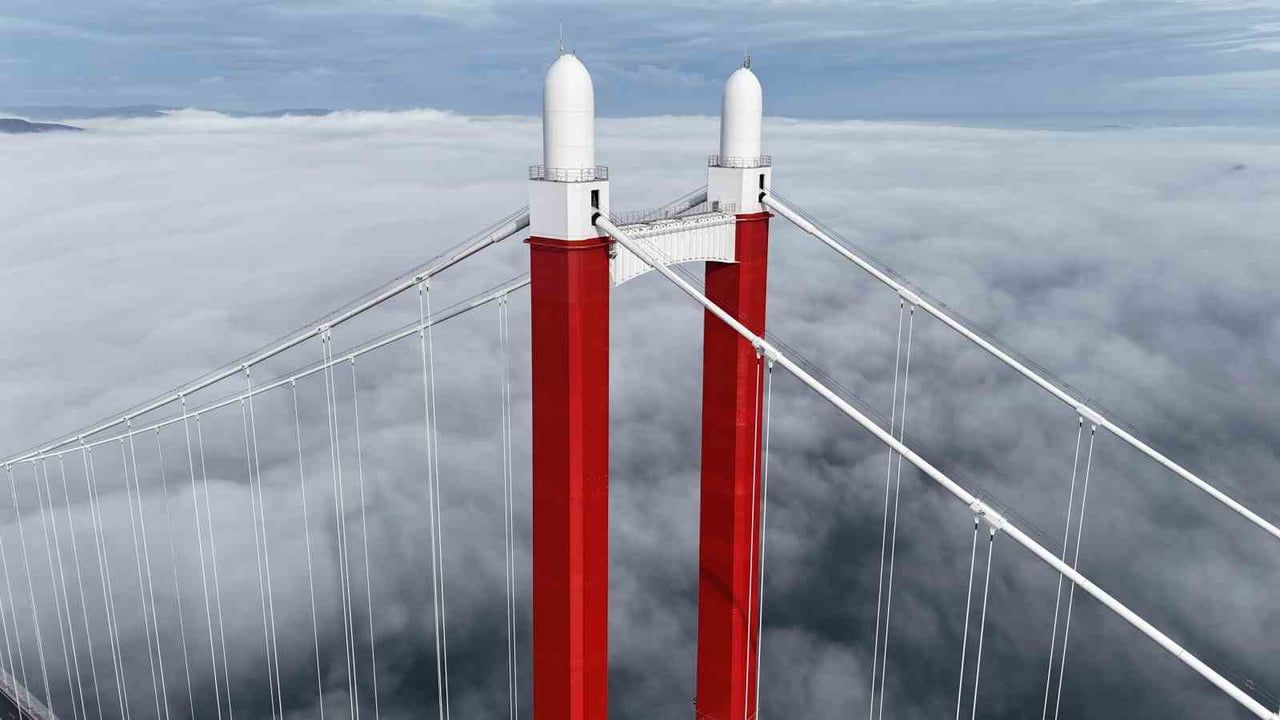 Sis İçinde Büyüleyen 1915 Çanakkale Köprüsü