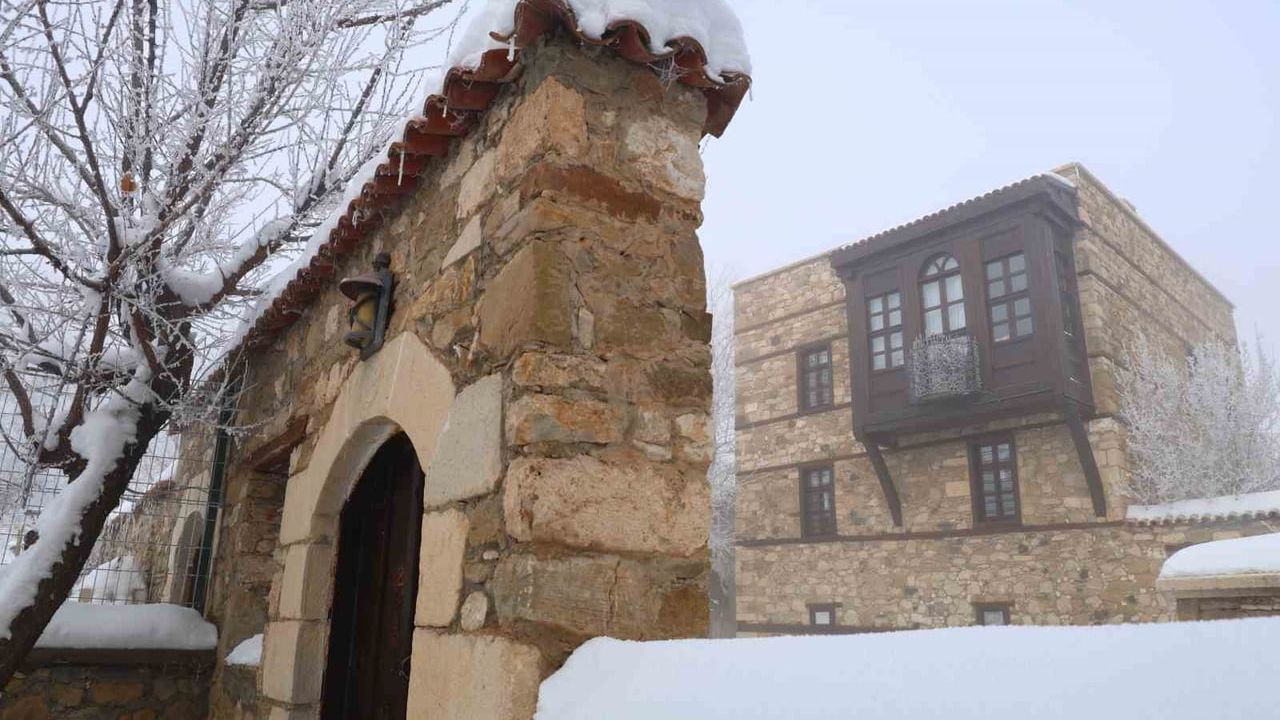 Sis ve Kar Altında 4 Bin Yıllık Harput’tan Kartpostallık Görüntüler