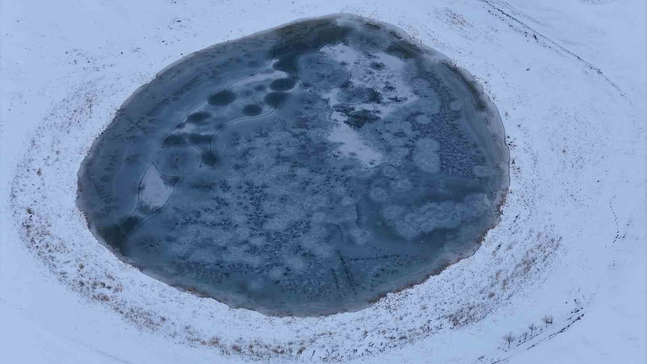 Sivas’ın 'göz' gölleri Ağgöl ve Karagöl kışın dondu