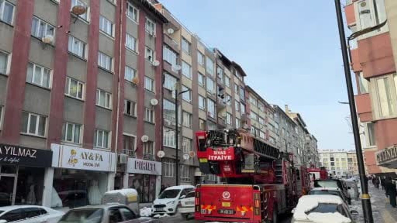 Sivas'ta apartmanda kombi patlaması paniğe yol açtı