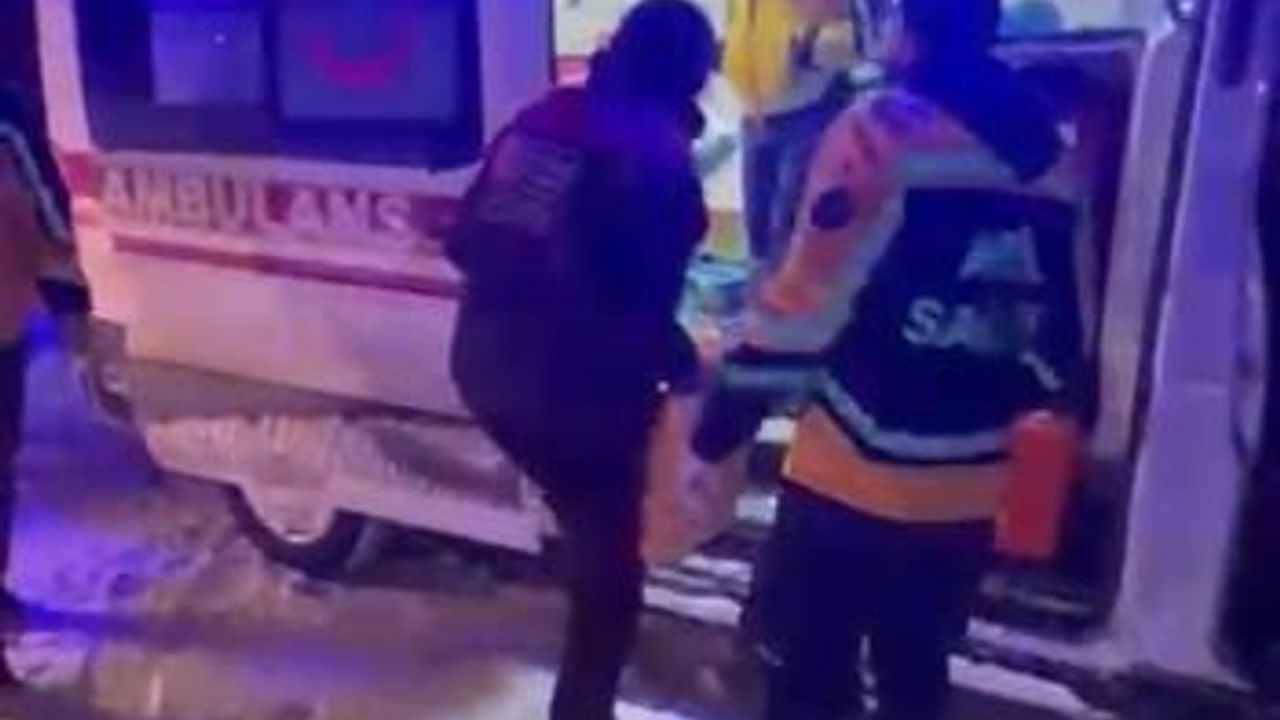 Sivas'ta Beydili köyünde gece rahatsızlanan vatandaşa müdahale