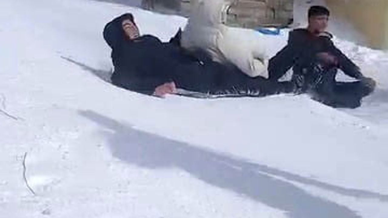 Sivas'ta dondurucu soğuk hayatı felç etti, renkli görüntüler ortaya çıktı