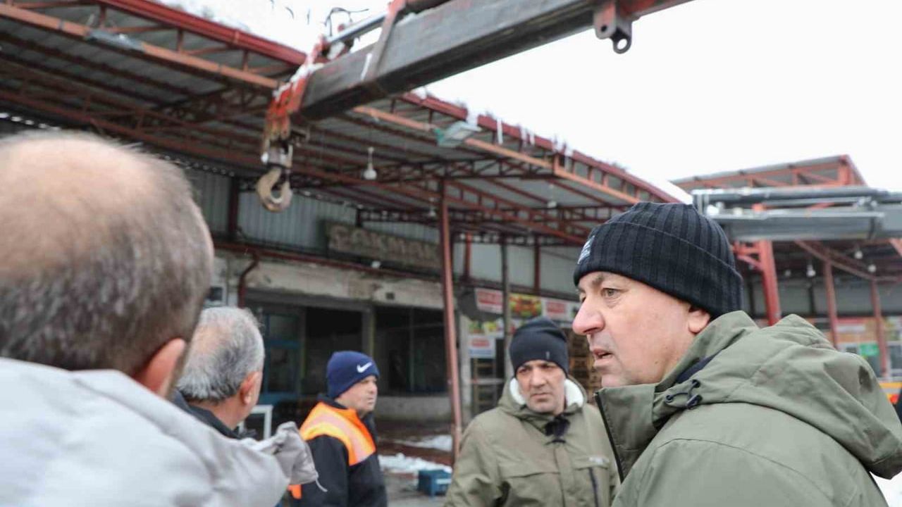 Sivas'ta kar kütleleri sundurmaları çöktürdü — Başkan Uzun inceleme yaptı