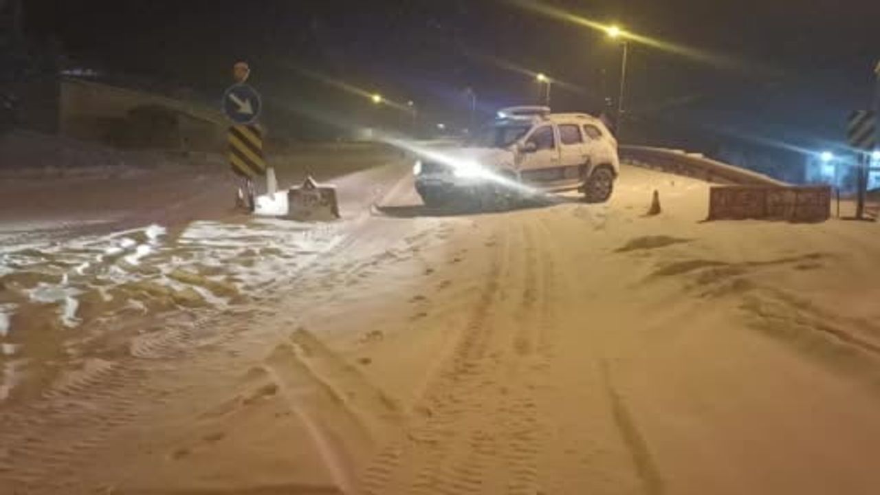 Sivas’ta yoğun kar ve tipi: Gürün’de 700 kişi okul yurtlarına yerleştirildi