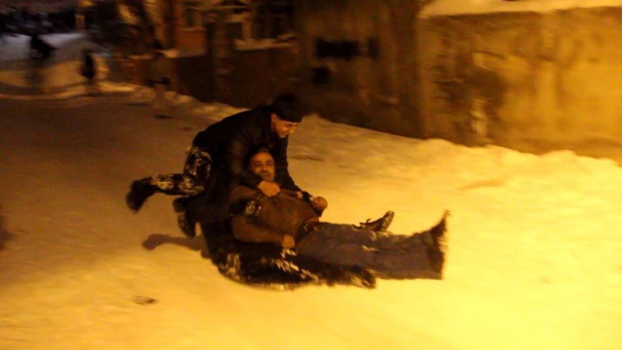 Sivas Zara'da Kar Sevinci Sokaklara Taştı