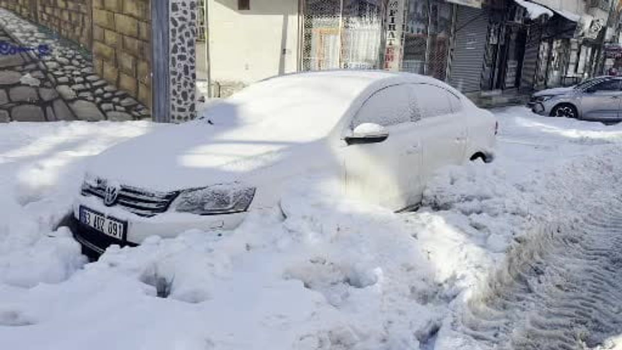 Siverek'te kar ve buzlanma günlük yaşamı aksattı