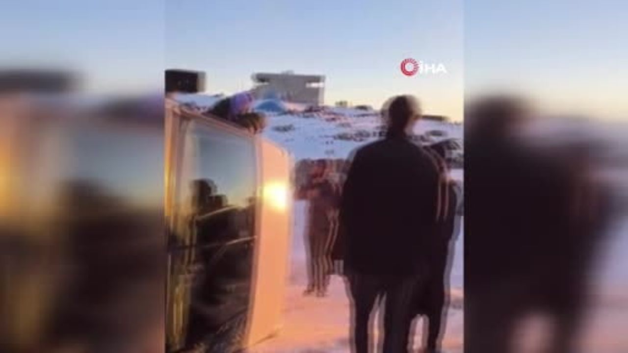 Siverek'te karda devrilen minibüsteki yolcular vatandaşların müdahalesiyle kurtarıldı