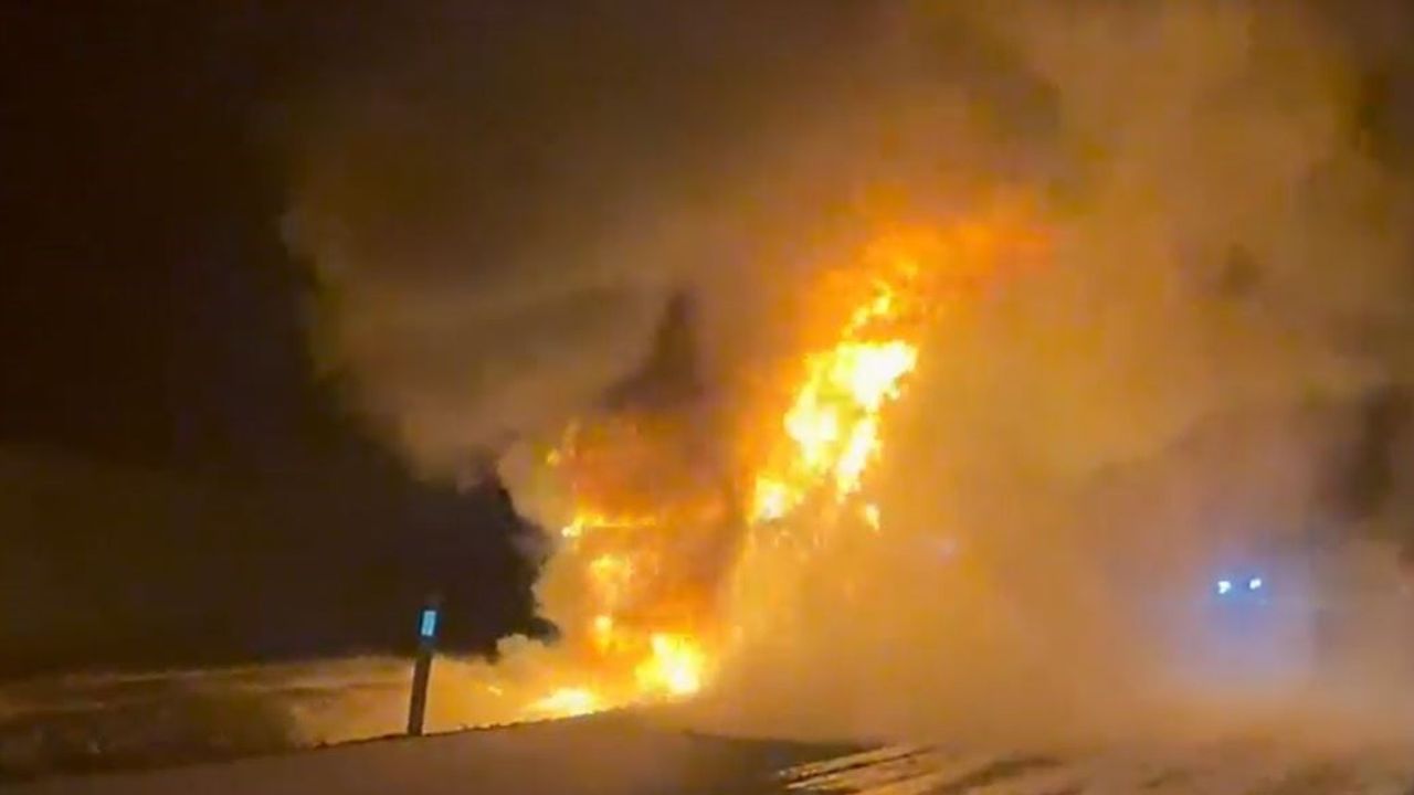 Siverek'te seyir halindeki tır alev aldı — sürücü son anda kurtuldu