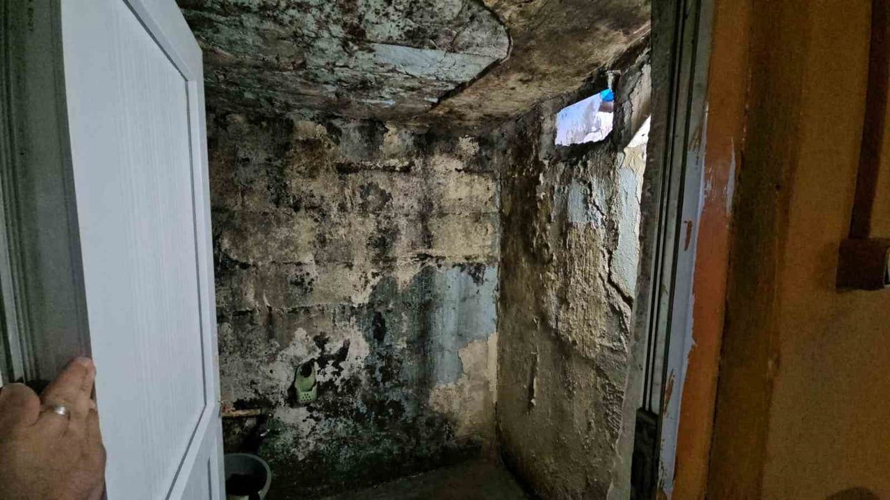 Şizofreni hastası eşiyle ve iki çocuğuyla zor koşullarda yaşayan kadın: 'Çocuklarım rahat uyanmak istiyor'