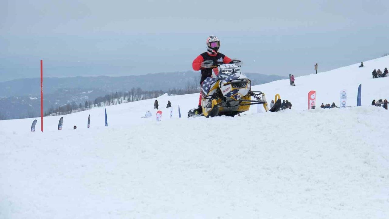 SNX Türkiye Dünya Kar Motosikleti Şampiyonası Handüzü Yaylası'nda başladı