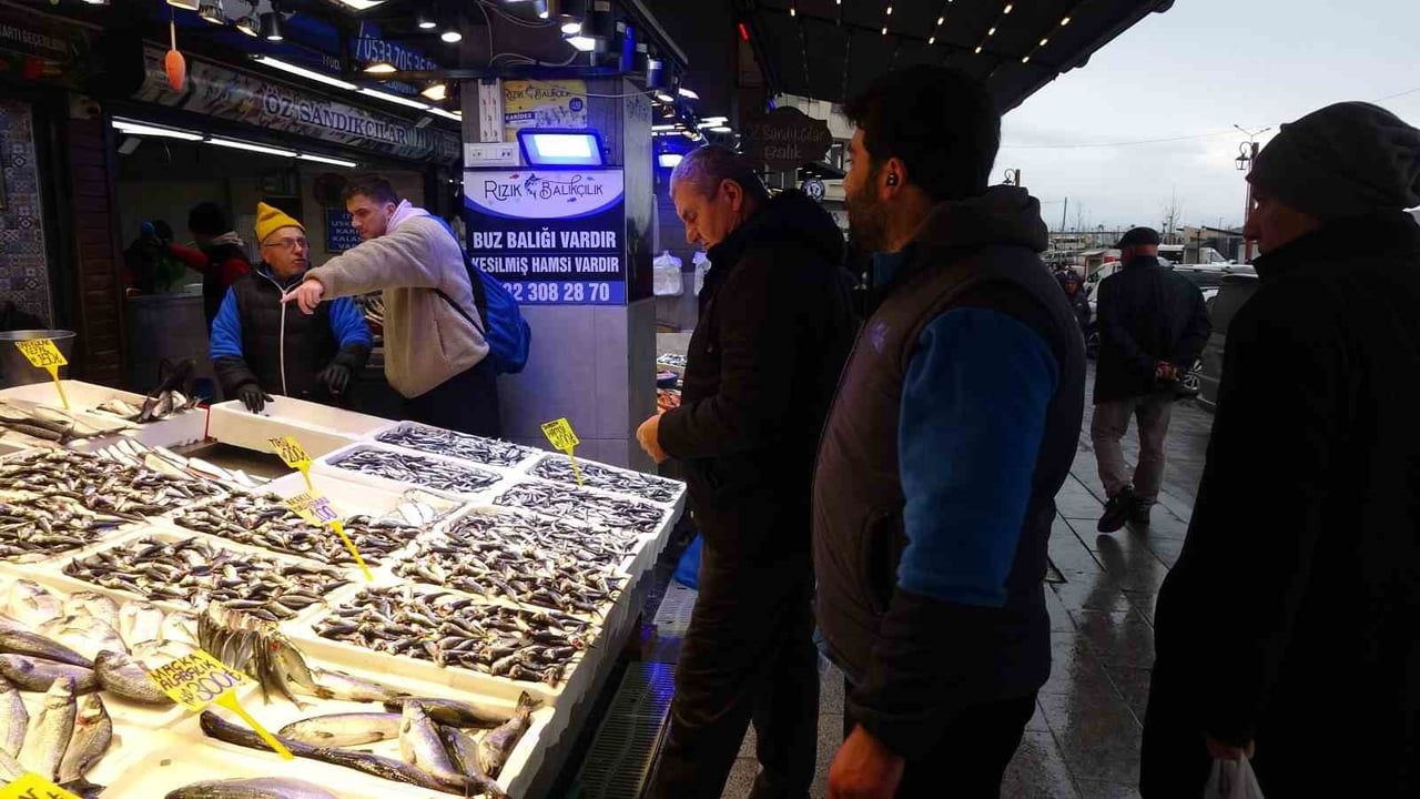 Soğuklar Trabzon'da Hamsi ve İstavrit Talebini Artırdı