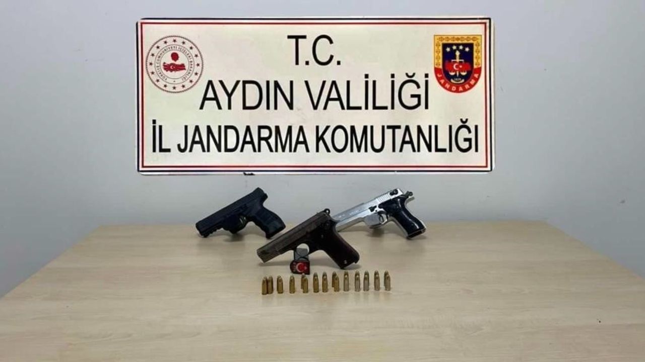 Söke'de jandarma operasyonu: 3 ruhsatsız tabanca ele geçirildi