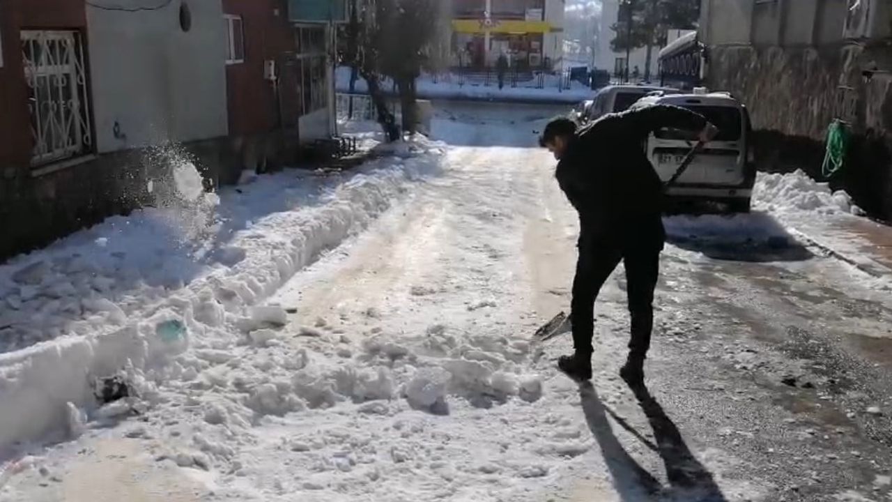 Solhan'da kar ve buzlanma günlük yaşamı zorluyor