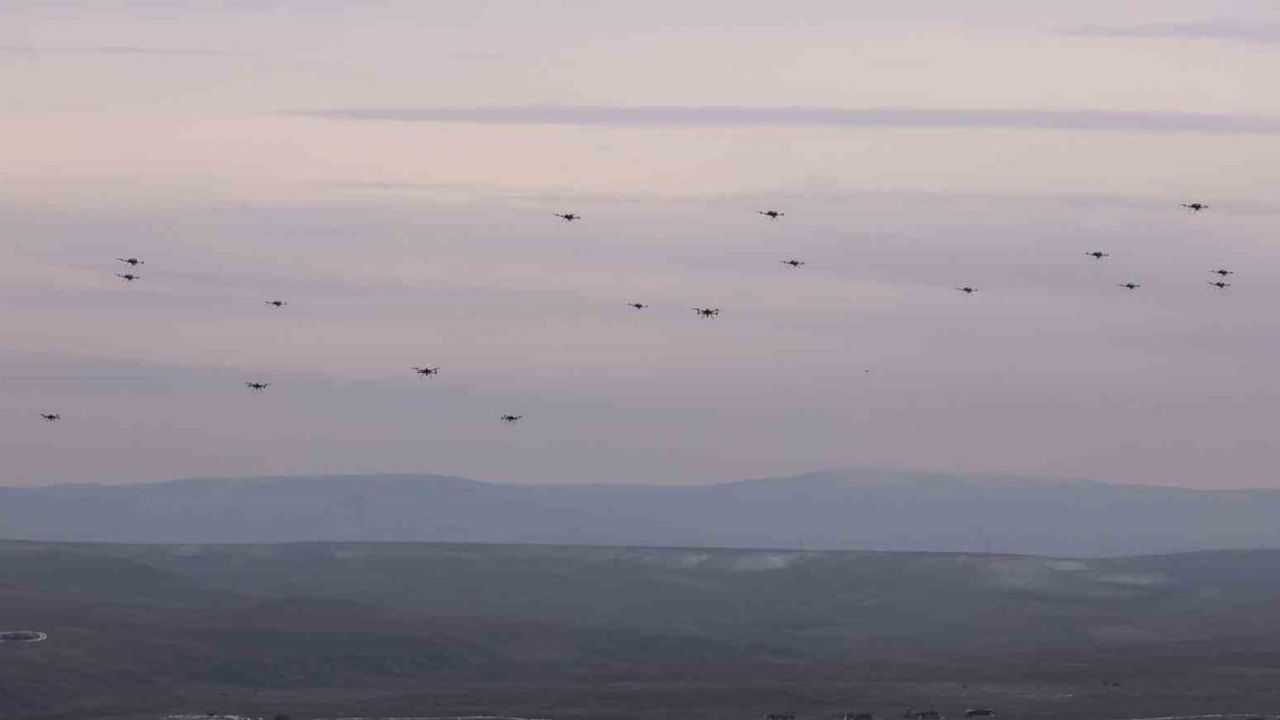 STM'nin sürü İHA'ları canlı mühimmatla hedefi vurdu