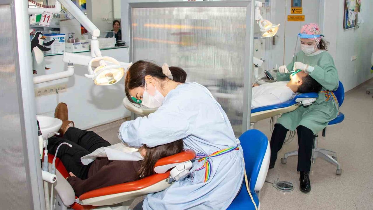 SÜ Diş Fakültesinde ilk muayeneler randevusuz yapılıyor