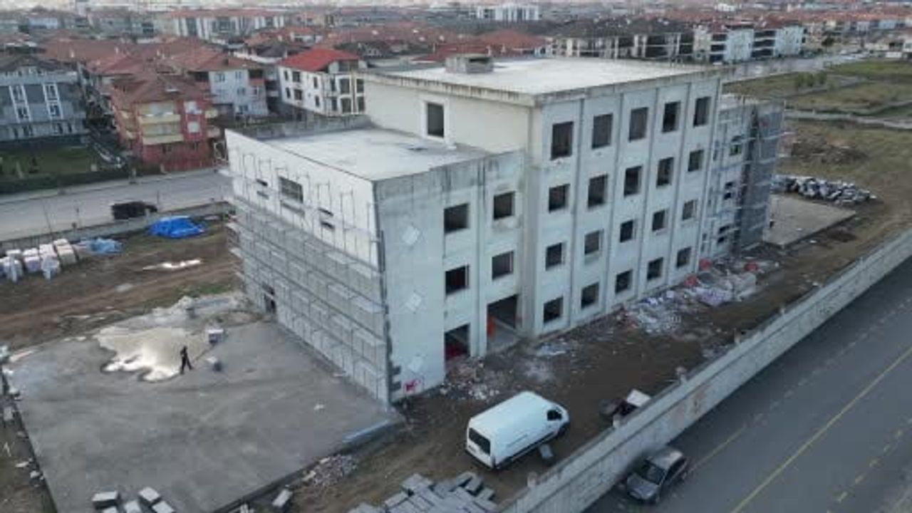 SUBÜ, Karasu'da 11 yıllık atıl MYO ek binasının inşaatını yeniden başlattı