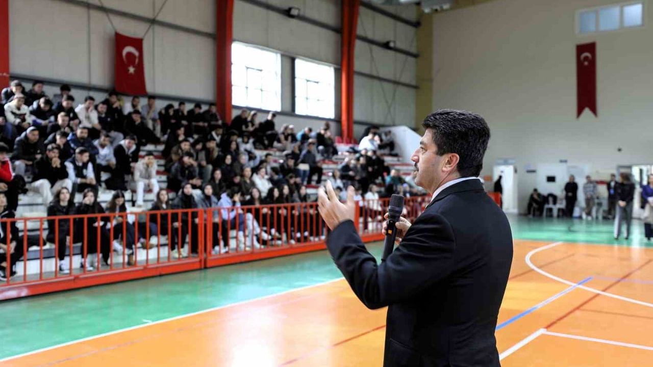 SUBÜ, Üniversitelerarası Başarıları Plaketle Ödüllendirdi