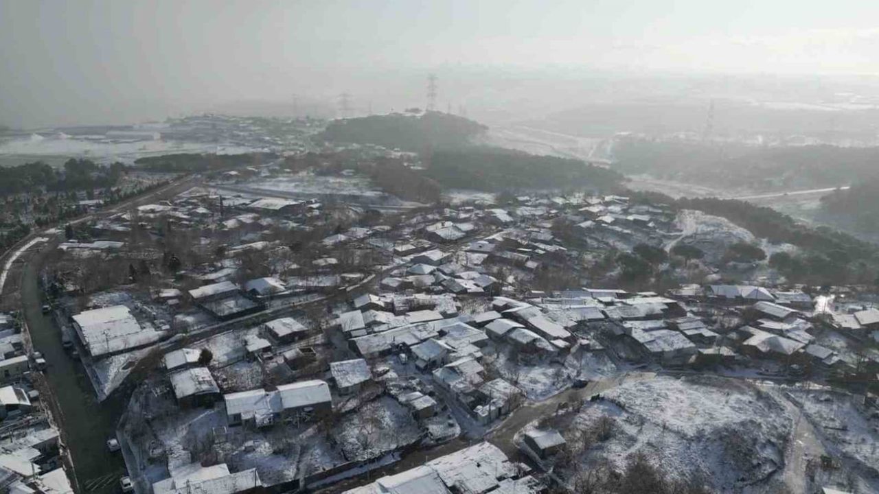Sultangazi Beyaza Büründü — Aralıklı Kar Yağışı Sürüyor