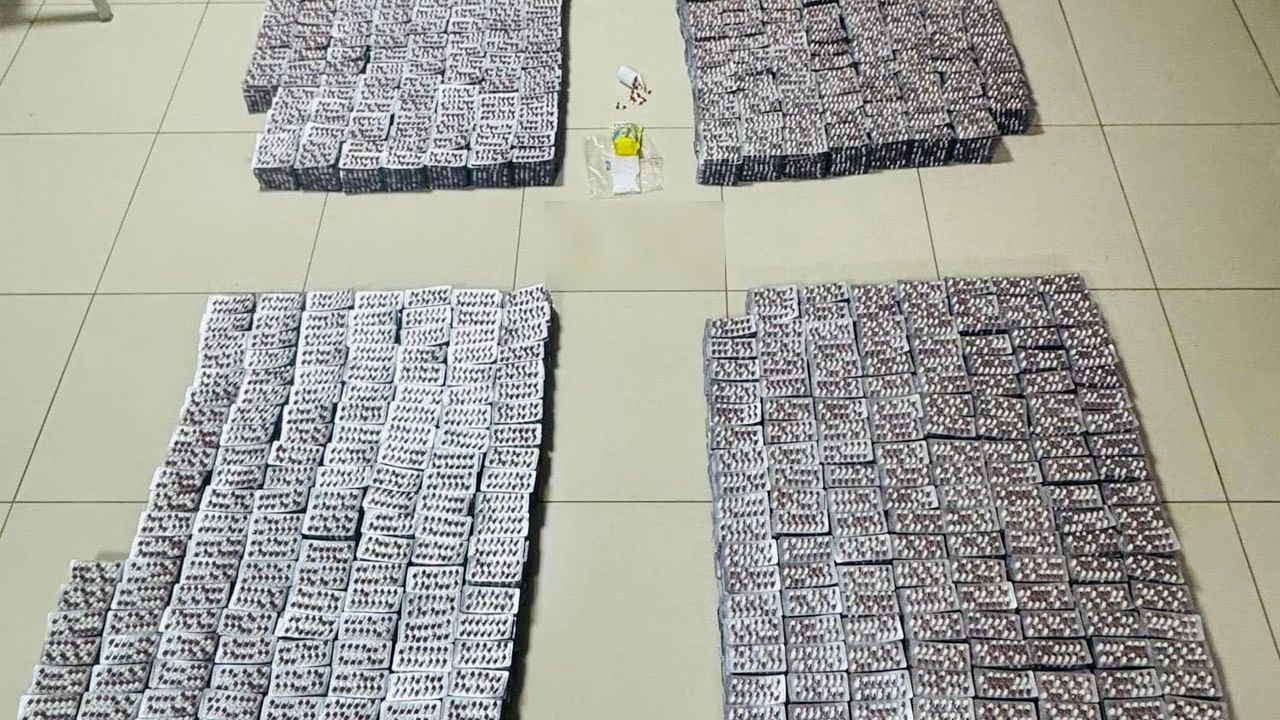 Sultangazi'de durdurulan araçta çok miktarda uyuşturucu ele geçirildi