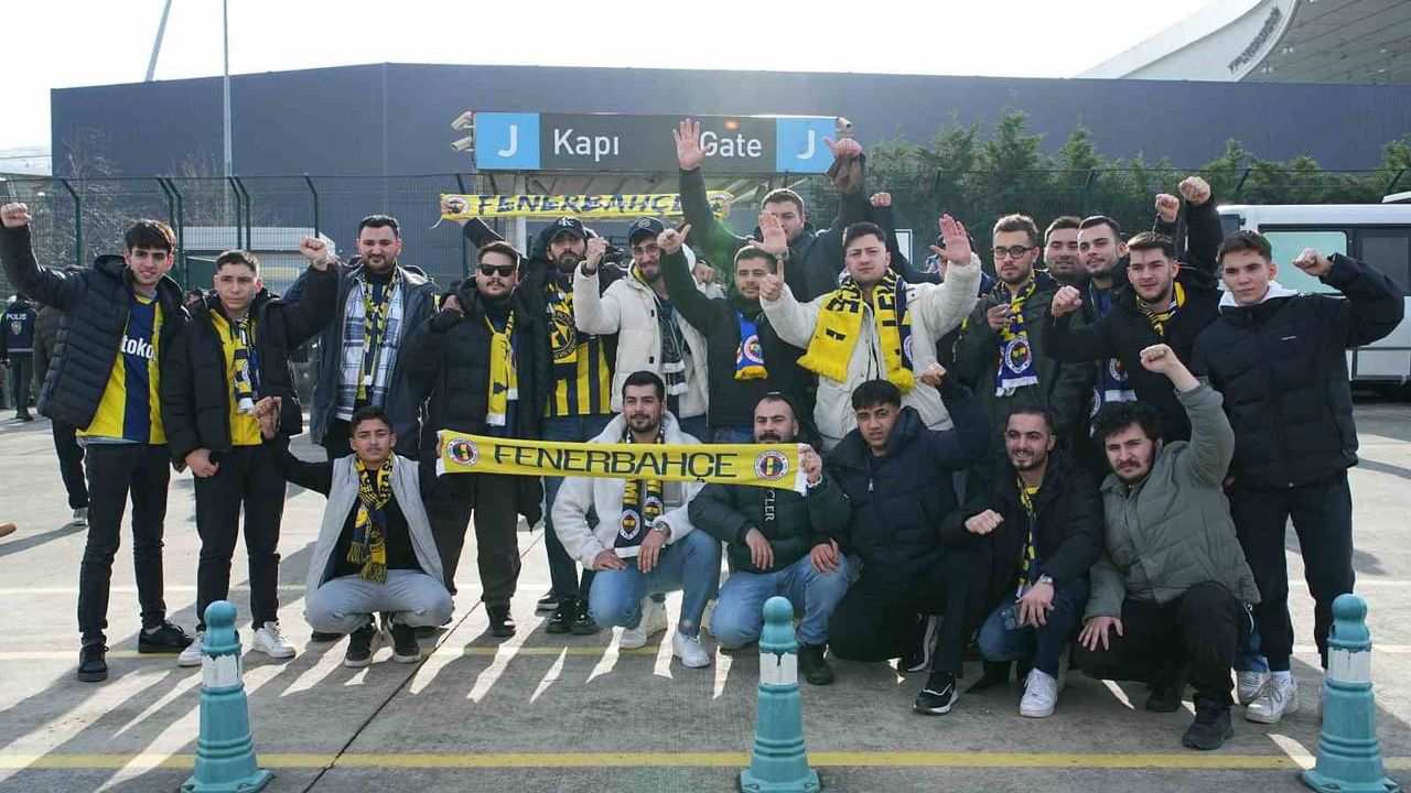 Süper Kupa Finali Öncesi Fenerbahçeli Taraftarlar Stada Geldi