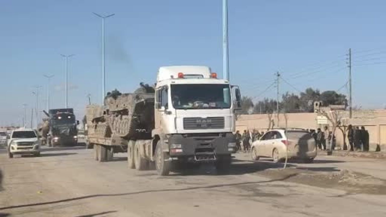 Suriye Ordusu Rakka’dan Haseke’ye binlerce araçla ilerliyor