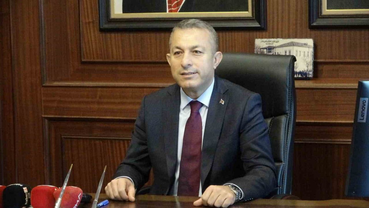 Tahir Şahin resmen Trabzon Valiliği'nde göreve başladı