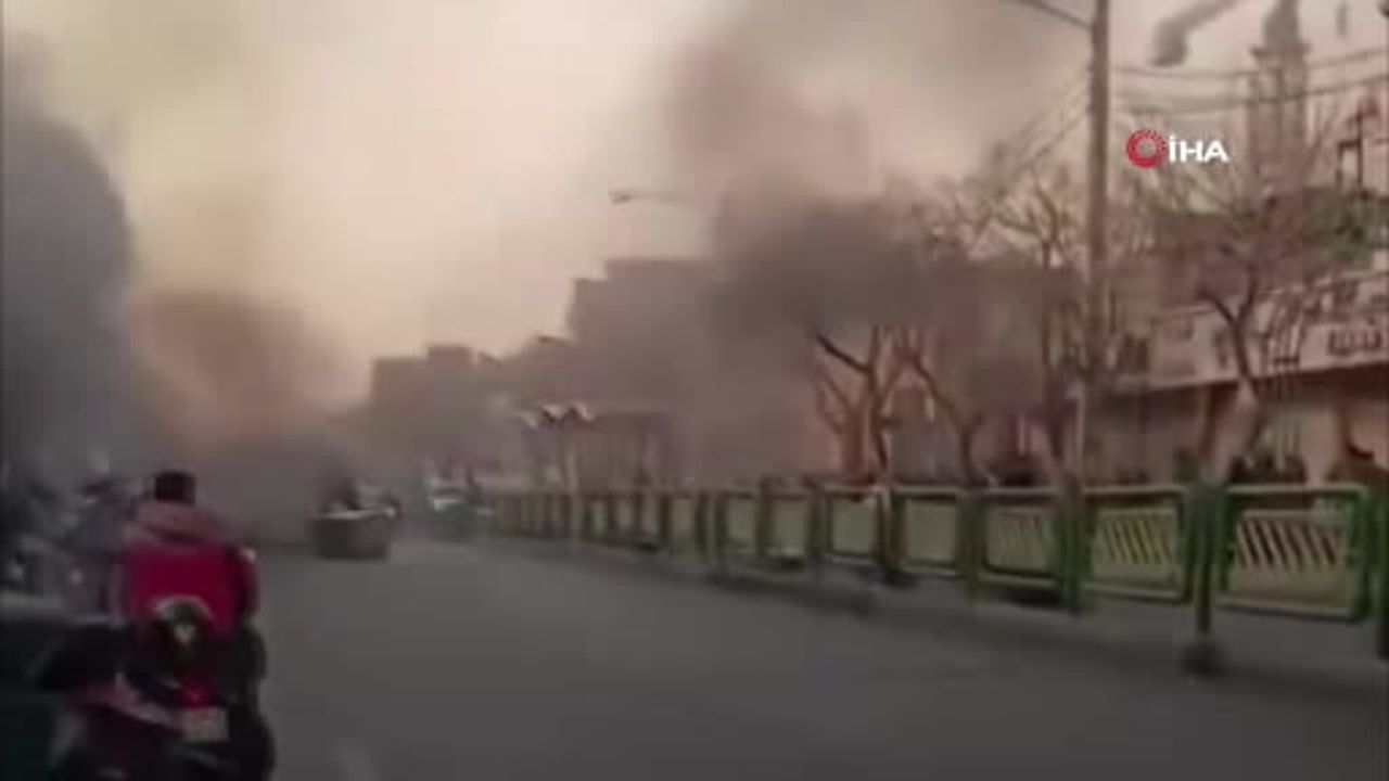 Tahran’da Esnaf Hayat Pahalılığına Karşı Kepenk Kapattı