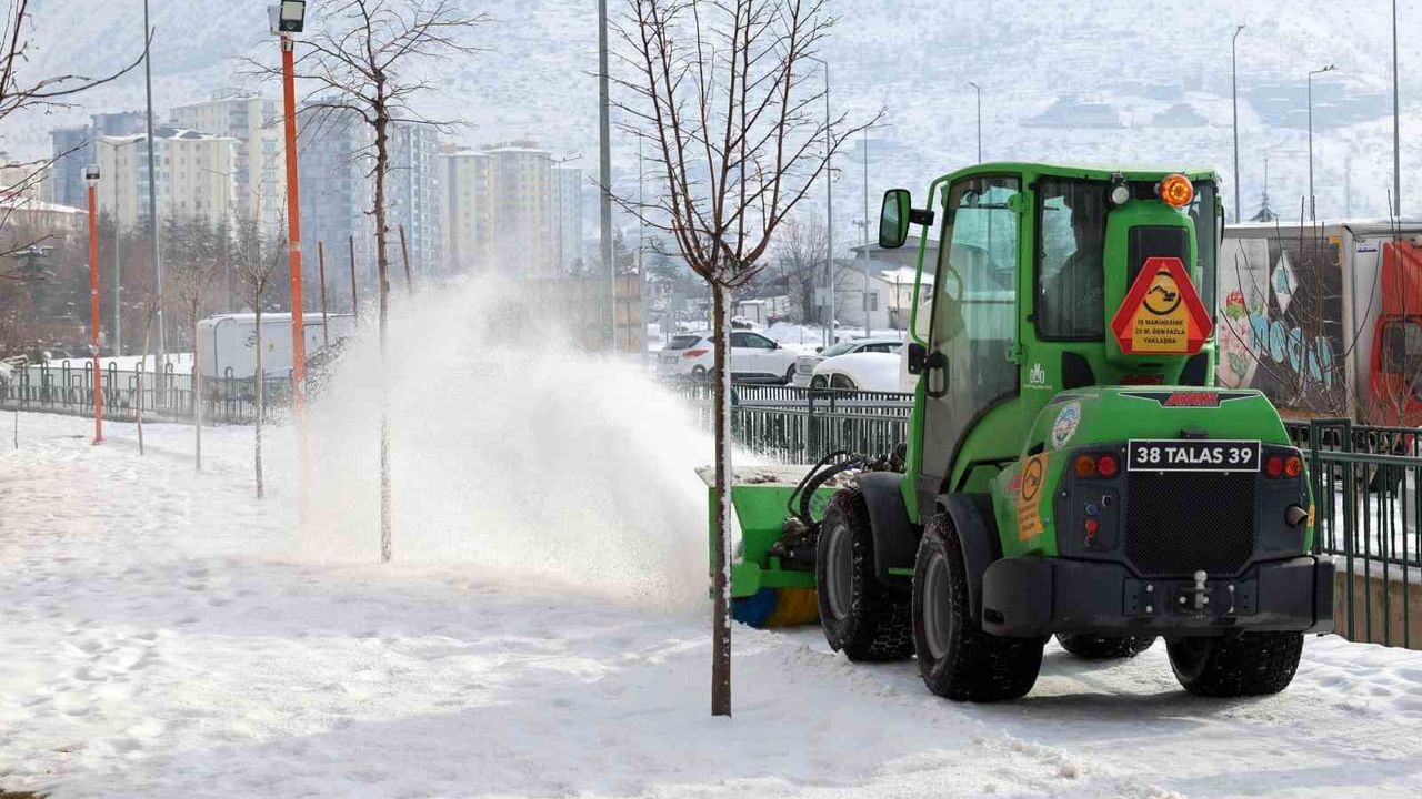 Talas Belediyesi'nin kış seferberliği: Vatandaşlardan teşekkür