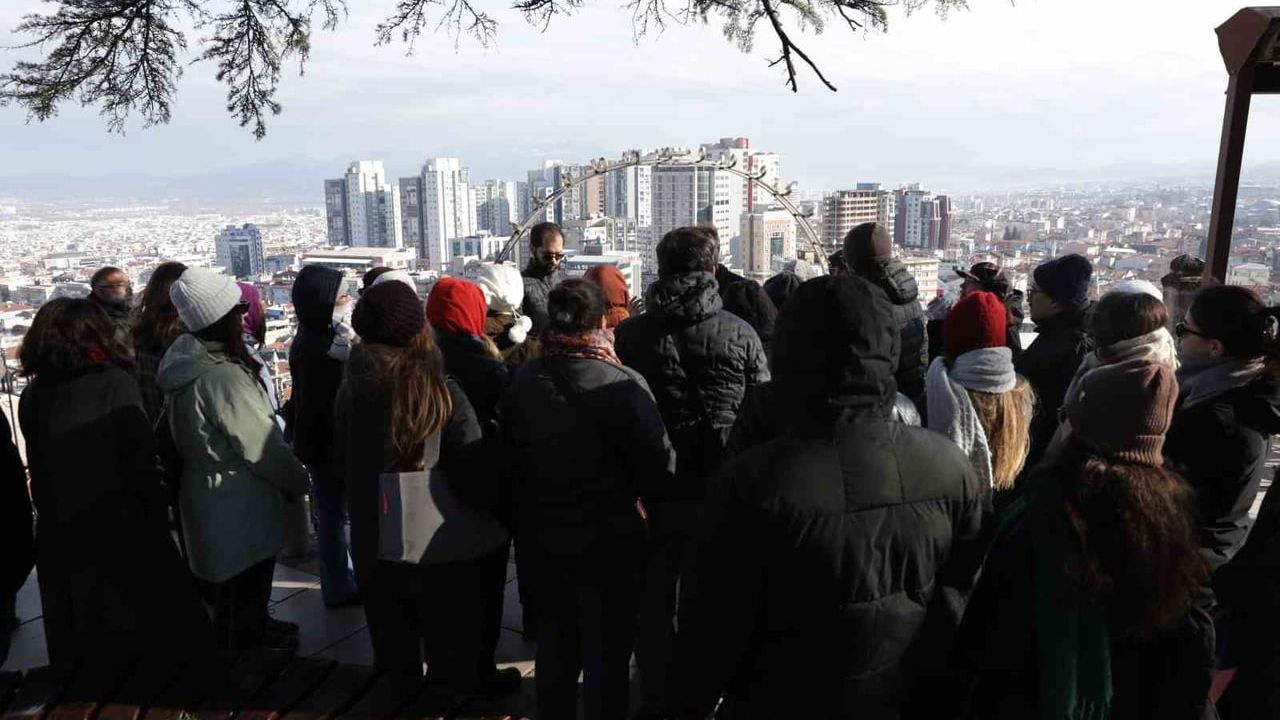 Tanpınar’ın İzinde Bursa’da Zaman: Edebi Kent Rotası