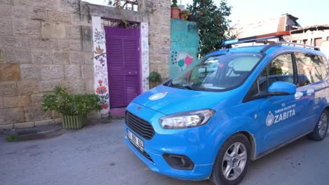 Tarsus’ta çöp ev temizlendi: 28 kamyon, yaklaşık 168 ton atık çıkarıldı