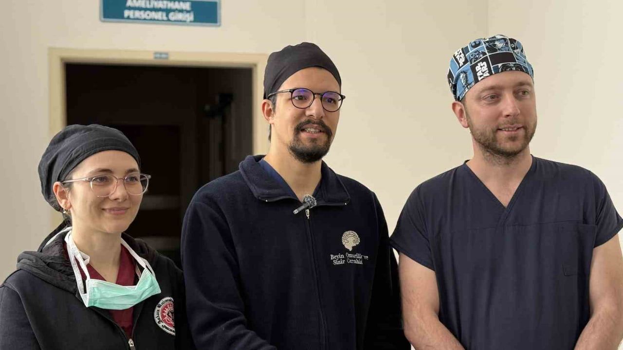 Tatvan'da minimal invaziv omurga ve skolyoz ameliyatları başarıyla uygulandı