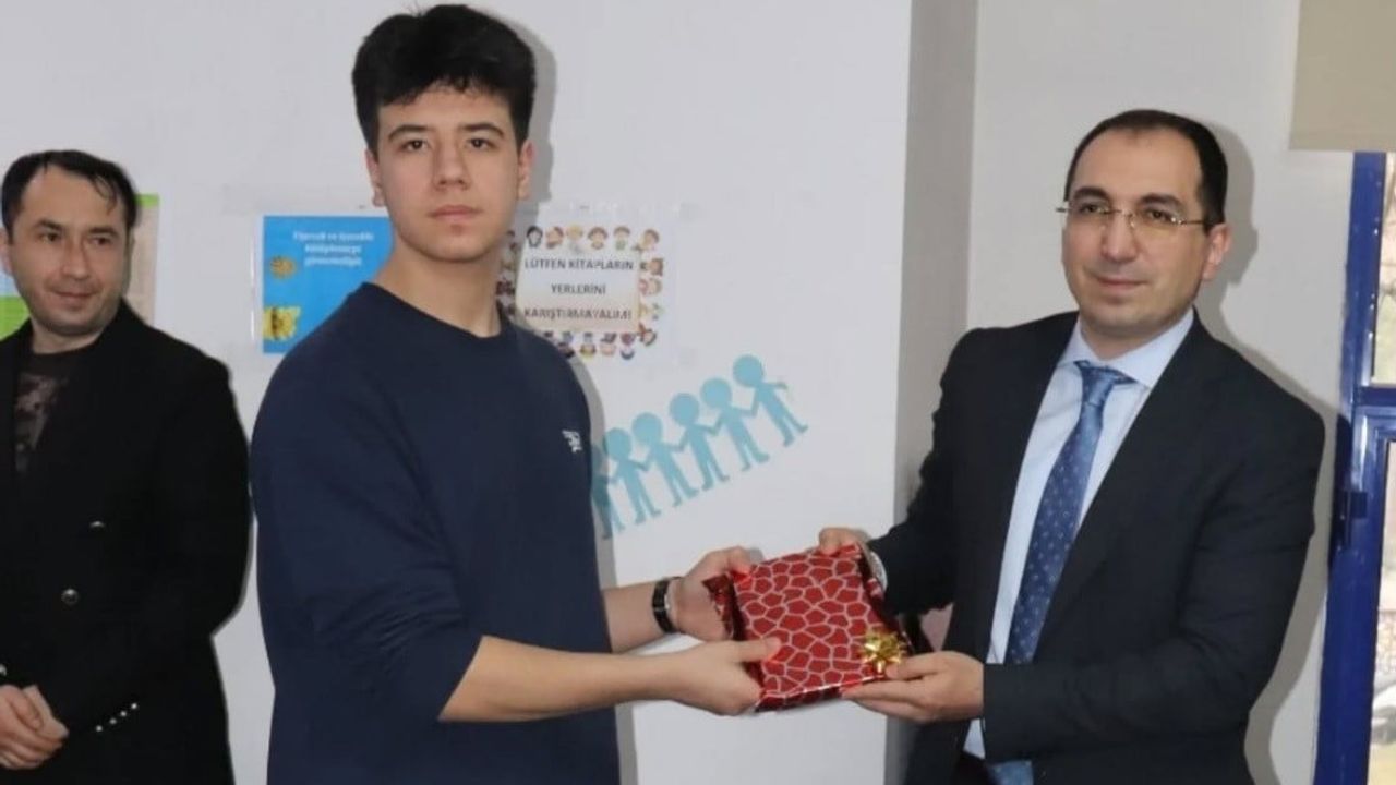 Tavşanlı'da en çok kitap okuyanlara ödül