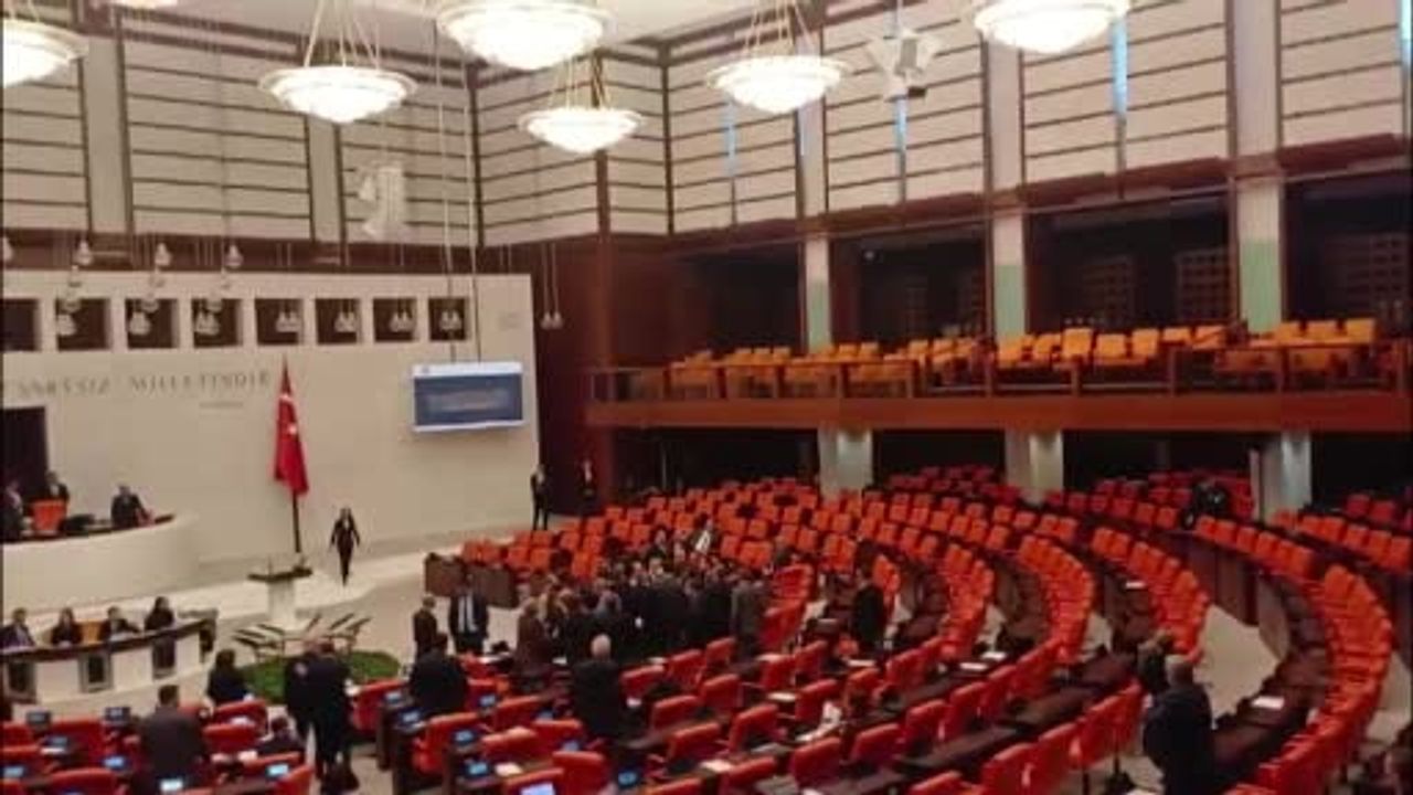 TBMM Genel Kurulu'nda İsmet İnönü tartışması