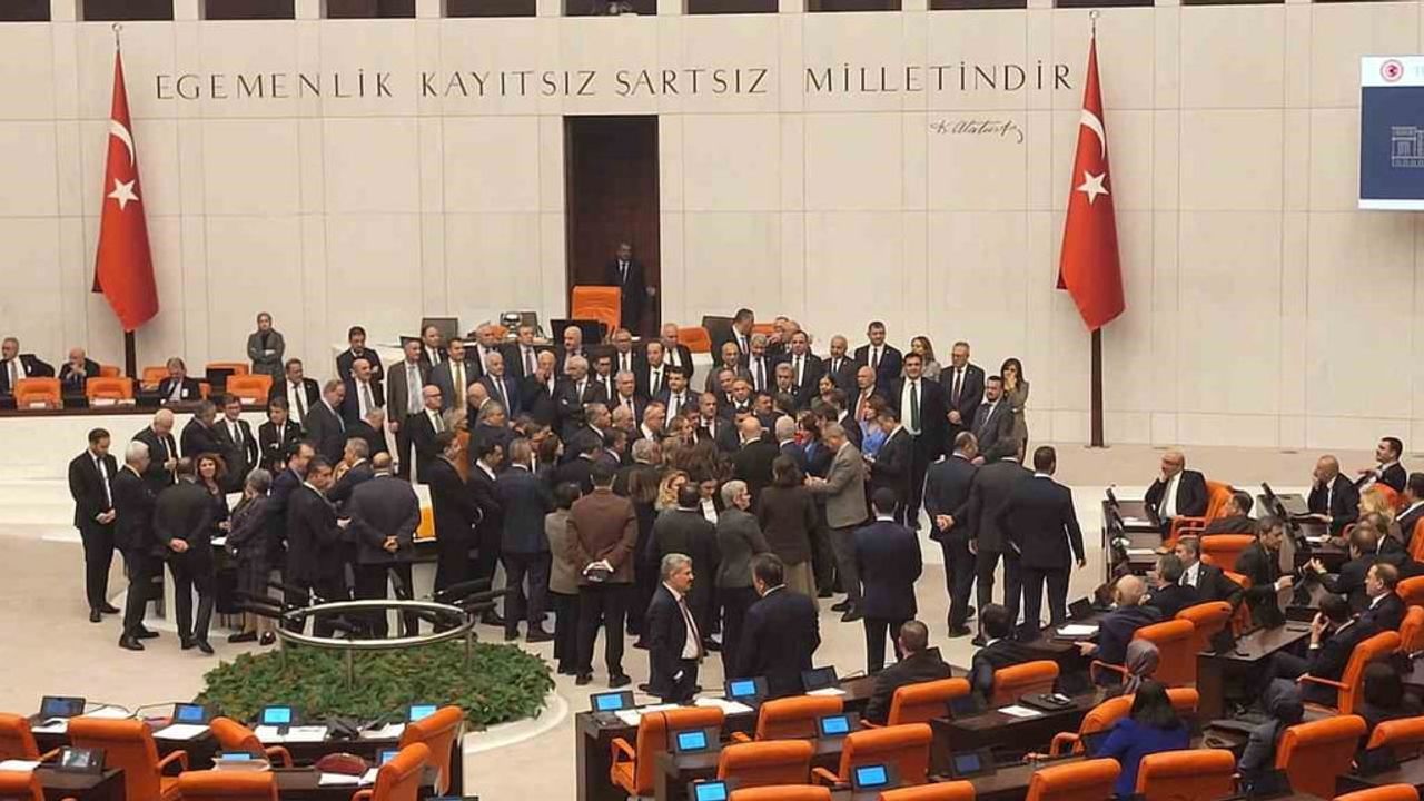 TBMM Genel Kurulu'nda oy pusulası gerginliği