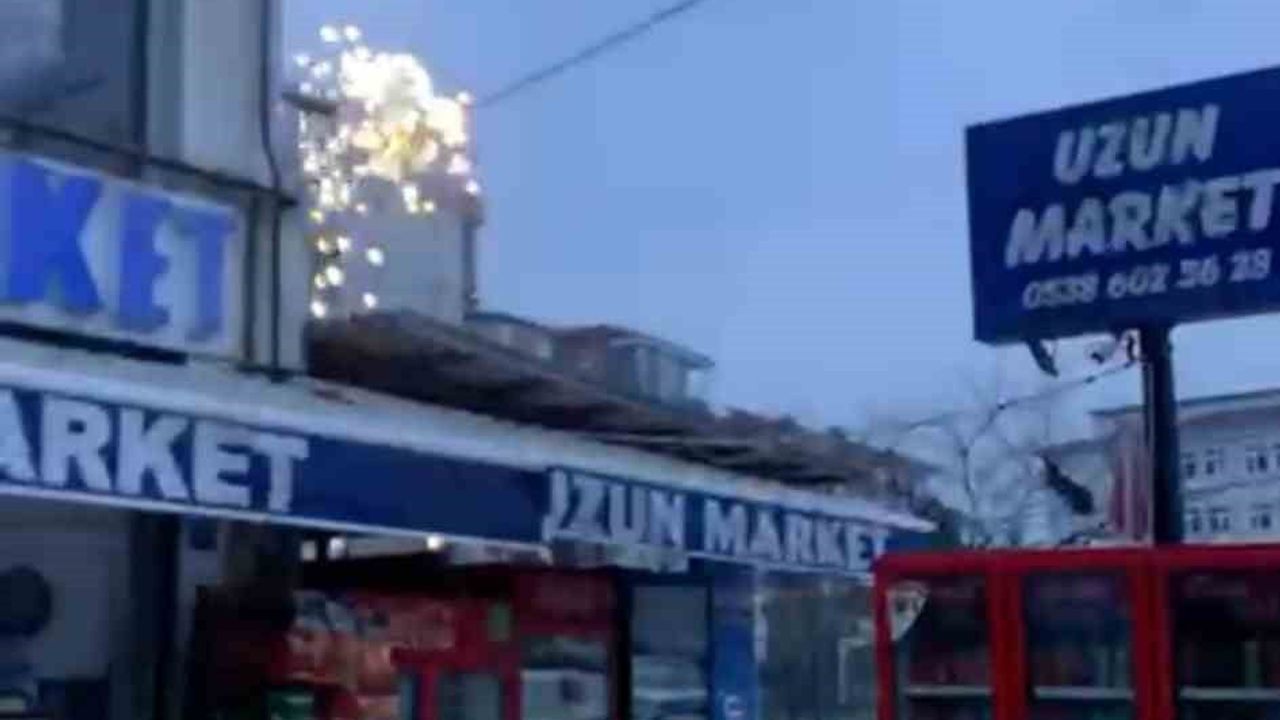 Tekirdağ Çerkezköy'de elektrik telleri alev aldı, kıvılcımlar paniğe yol açtı