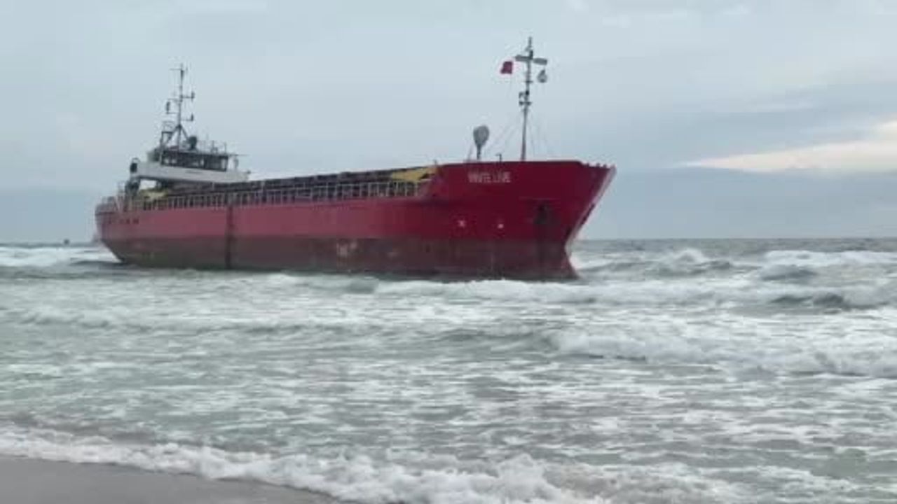 Tekirdağ’da Palau bayraklı 'White Line' karaya oturdu, kurtarma hava bekliyor