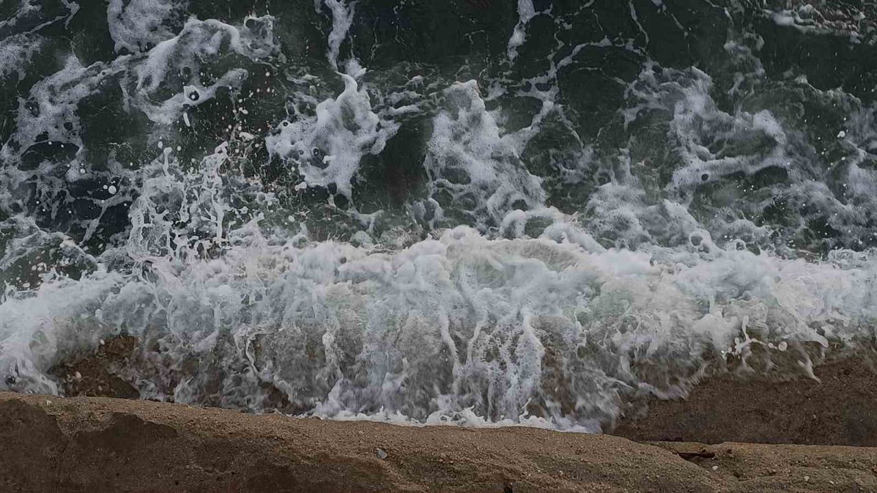 Tekirdağ'da Şiddetli Lodos Sahili Dalgalarla Kapladı