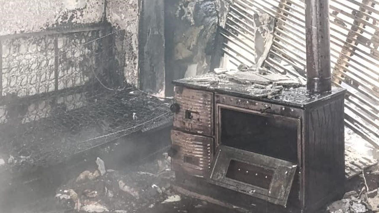 Tekirdağ Hayrabolu'da müstakil ev yanarak kullanılamaz hale geldi