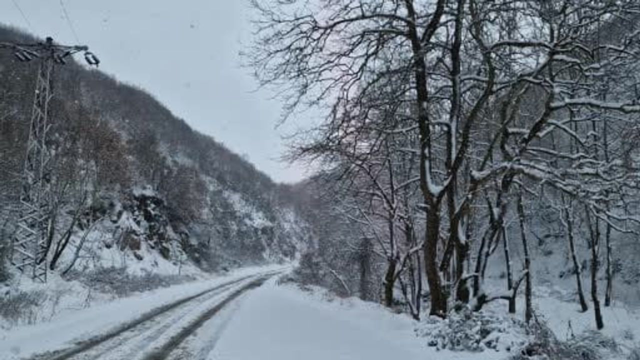 Tekirdağ’ın yüksek kesimleri karla kaplandı
