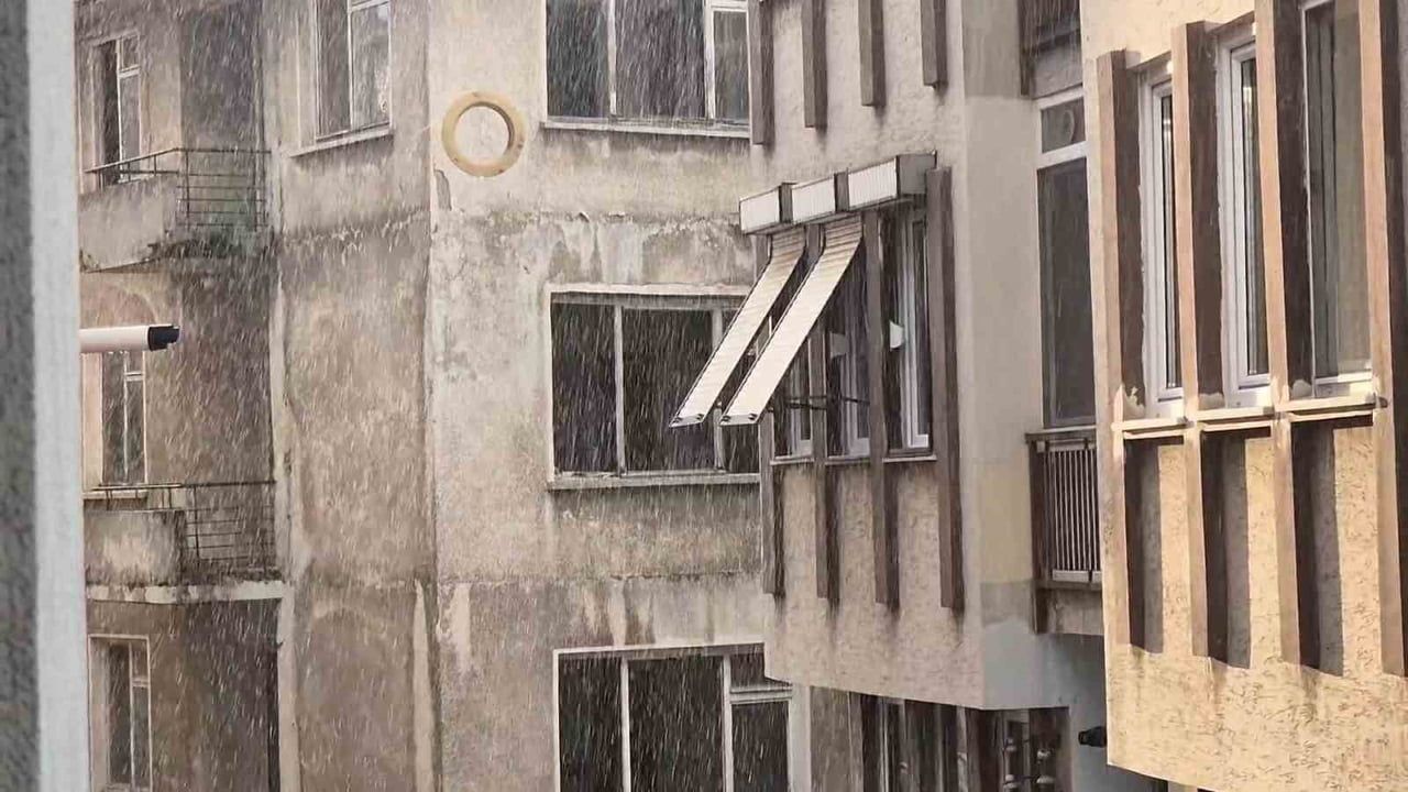 Tekirdağ Süleymanpaşa'da sağanak ve dolu etkili oldu