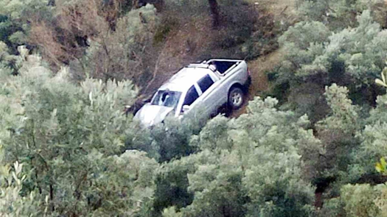 Tirilye-Mudanya yolunda yağış sonrası kayganlık iki otomobilin çarpışmasına yol açtı