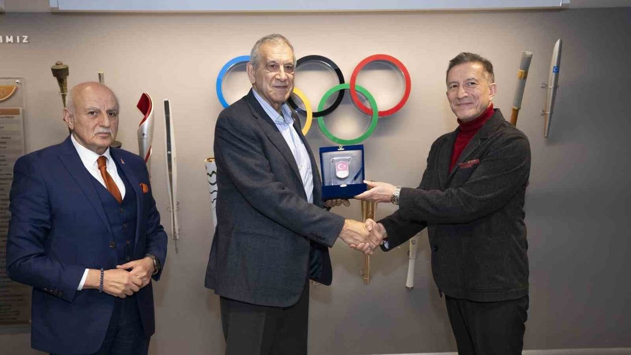 TMOK'tan Jülide Sonat'a Onurlandırma Ödülü