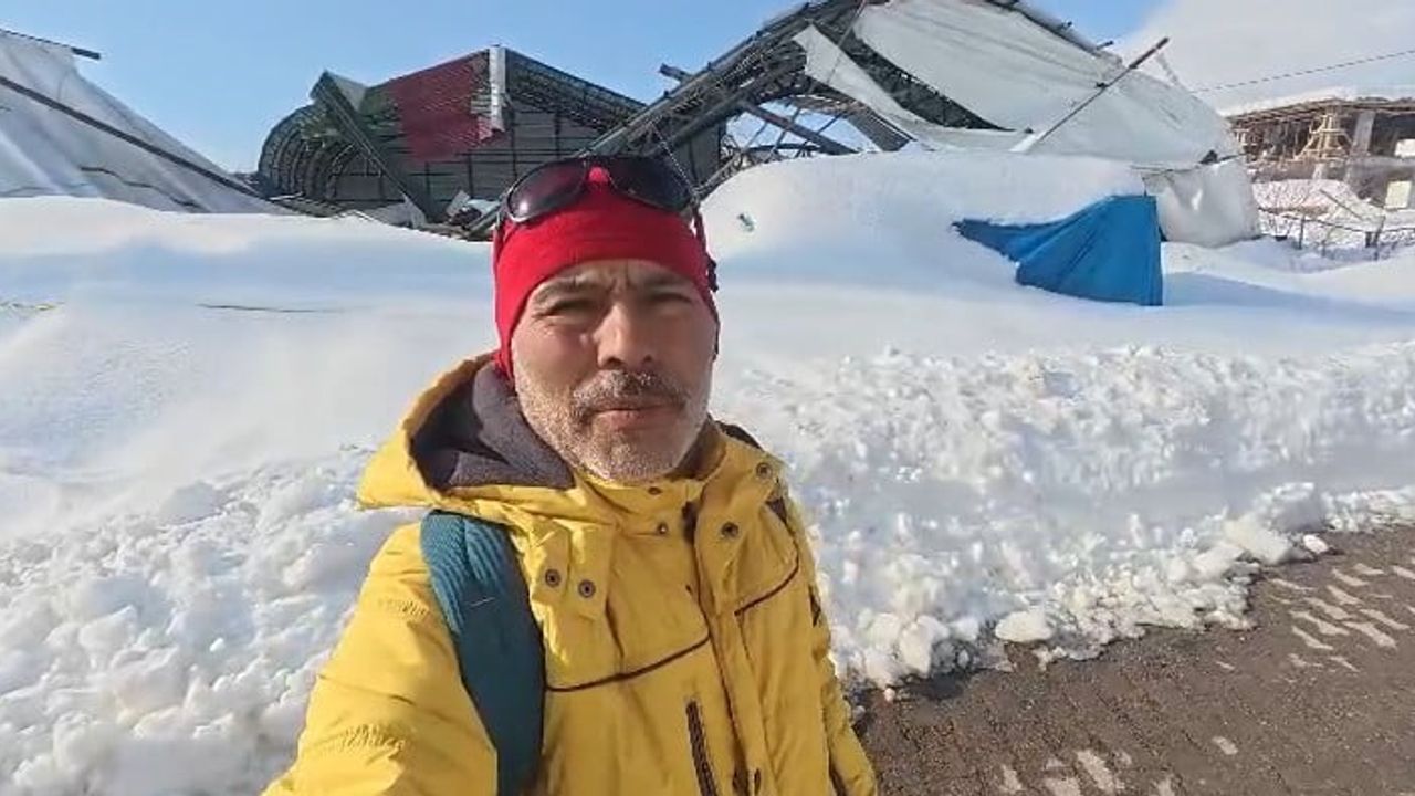 Tokat Başçiftlik’te Kapalı Halı Sahanın Çatısı Kar Yüküne Dayanamadı