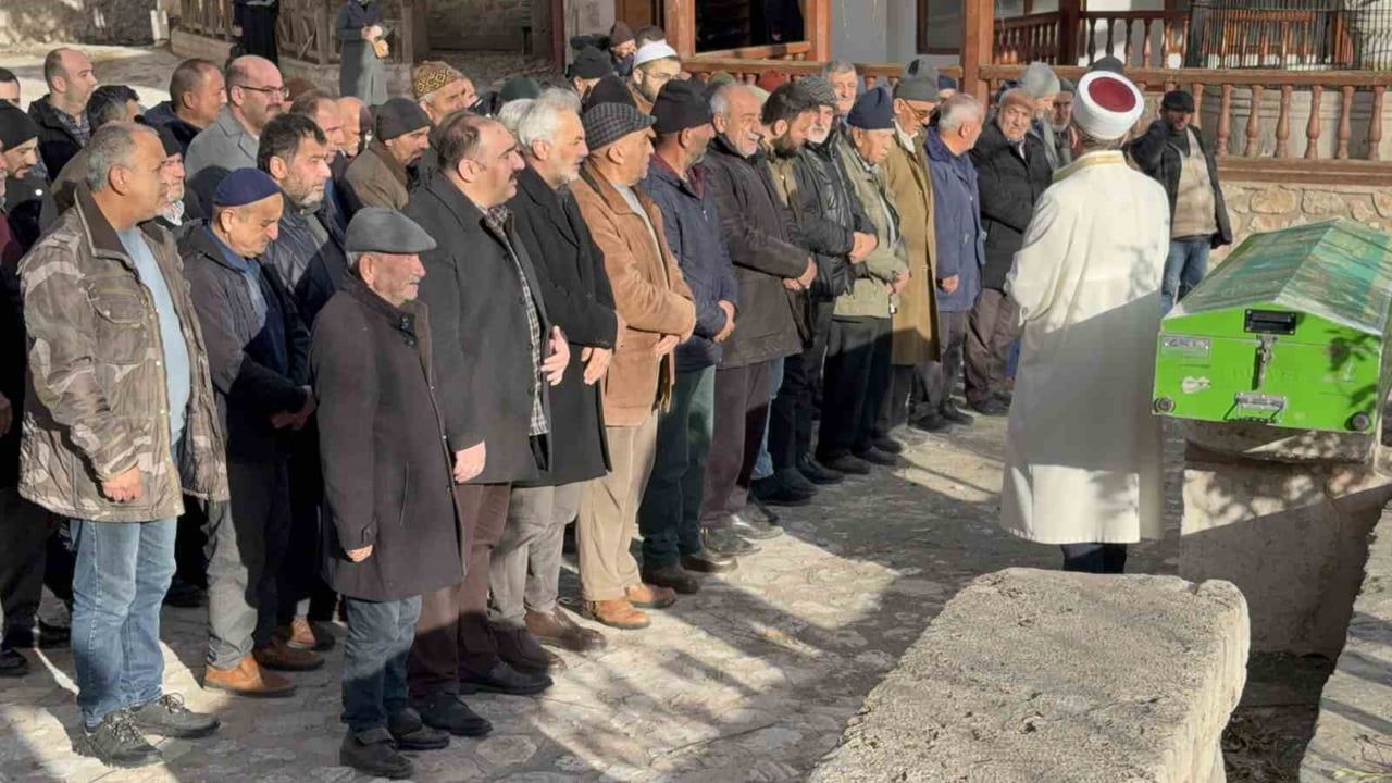 Tokat’ta baba cinayeti: Zihni Cankurtaran defnedildi