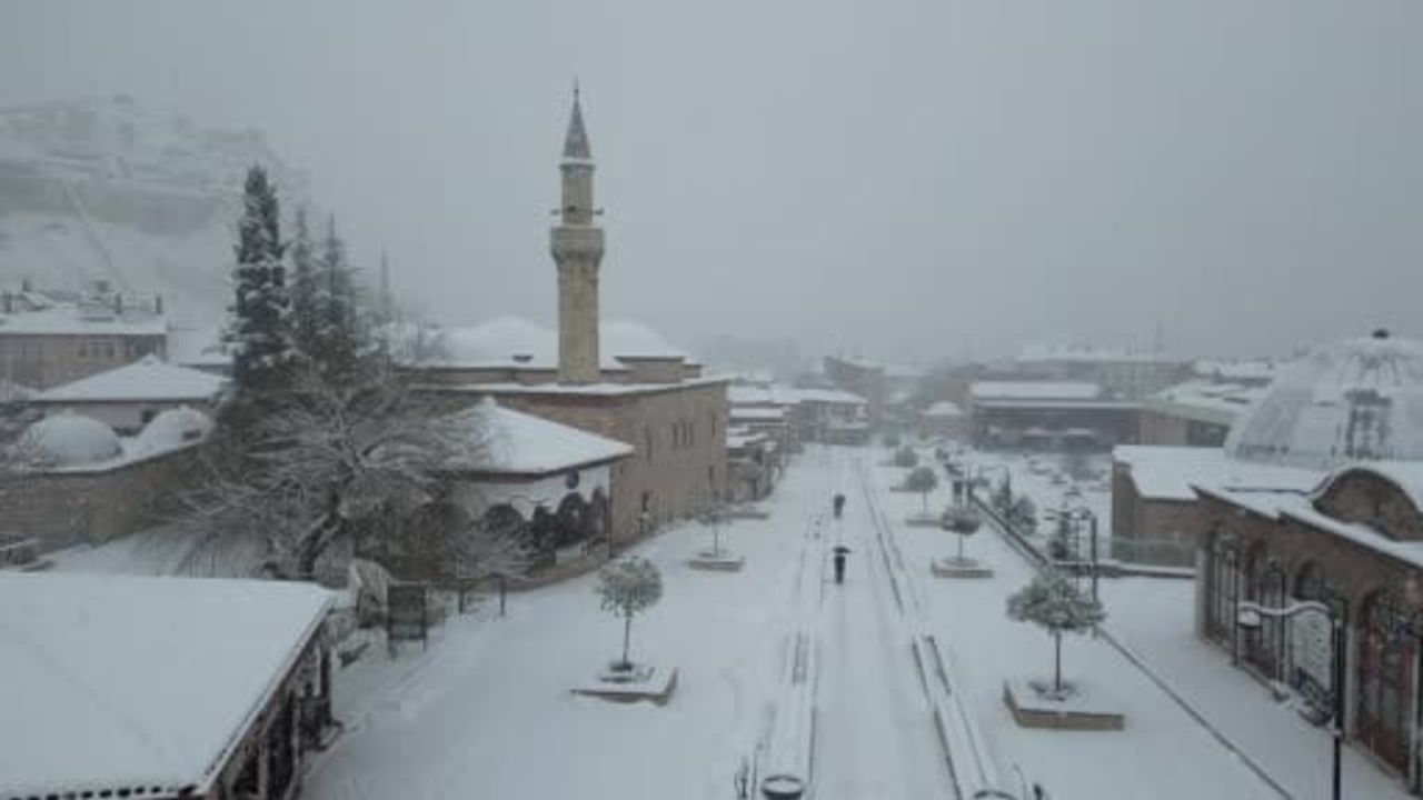 Tokat'ta masalsı kış: yoğun kar yaşamı etkiledi