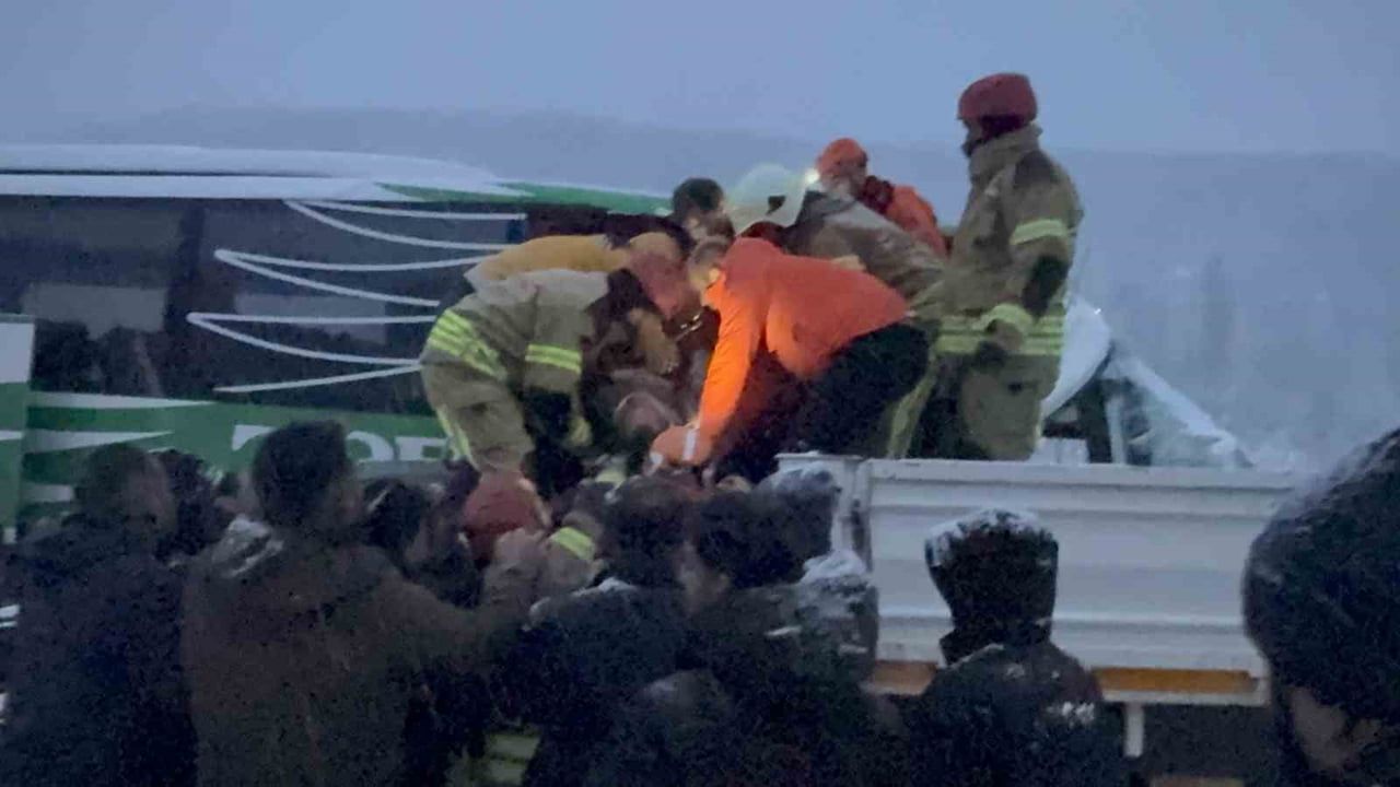 Tokat’ta otobüs-tır çarpışması: Sürücü adli kontrolle serbest bırakıldı