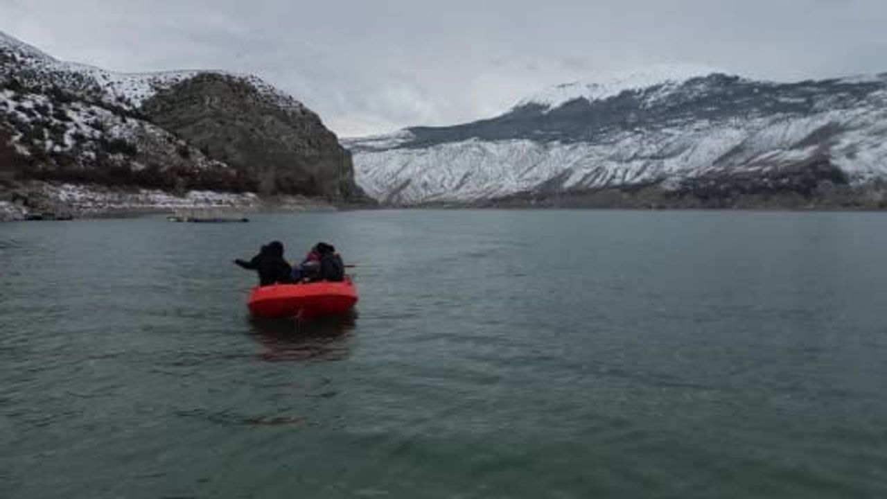 Tortum Gölü'nde Sazlı Sözlü Kano Etkinliği