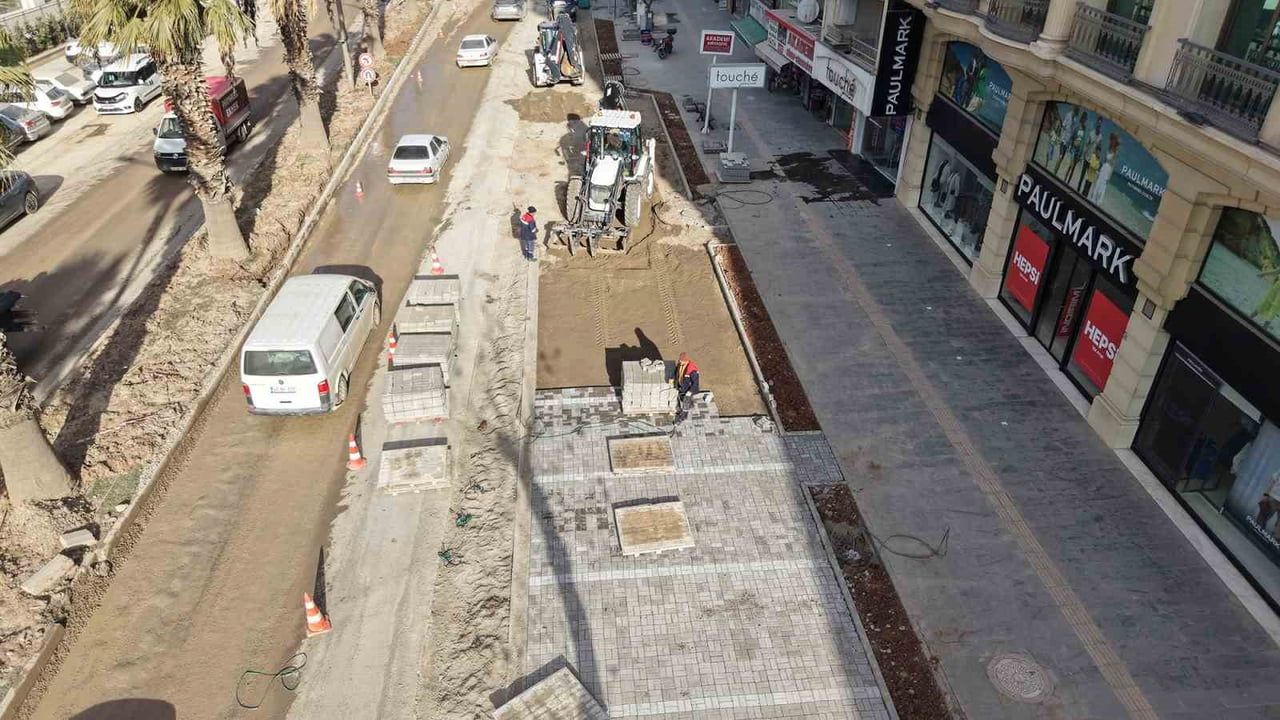 Trabzon Bulvarı'nda Üstyapı Yenileme Çalışmaları Hızlandı